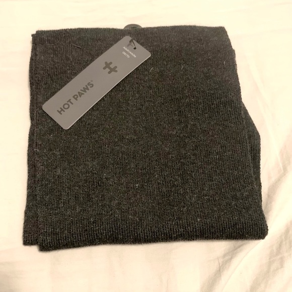 BNWT Grey Scarf from Hot Paws - Picture 7 of 7